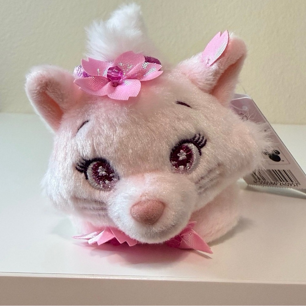 Japan Disney Store Exclusive 2026 Sakura Collection Marie Plush Keychain - Picture 5 of 10